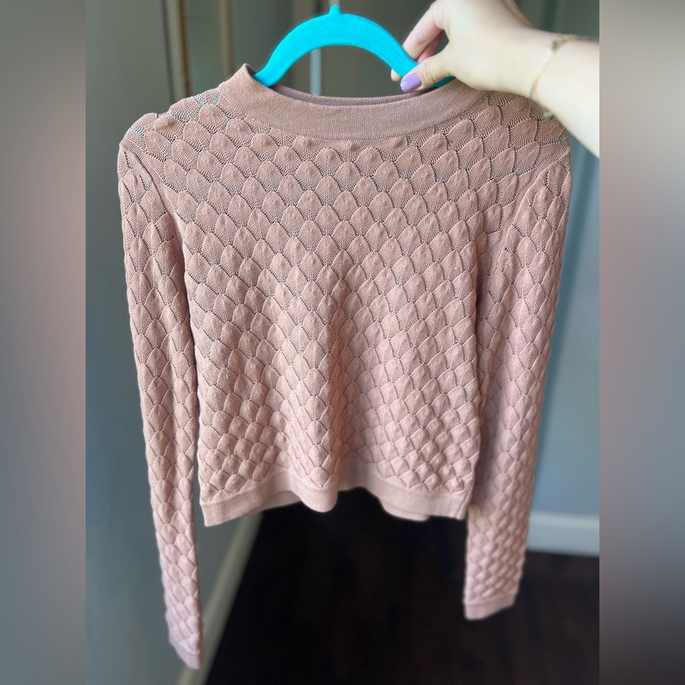 Keepsake Dusty pink scale pattern sweater
Size S| Crop